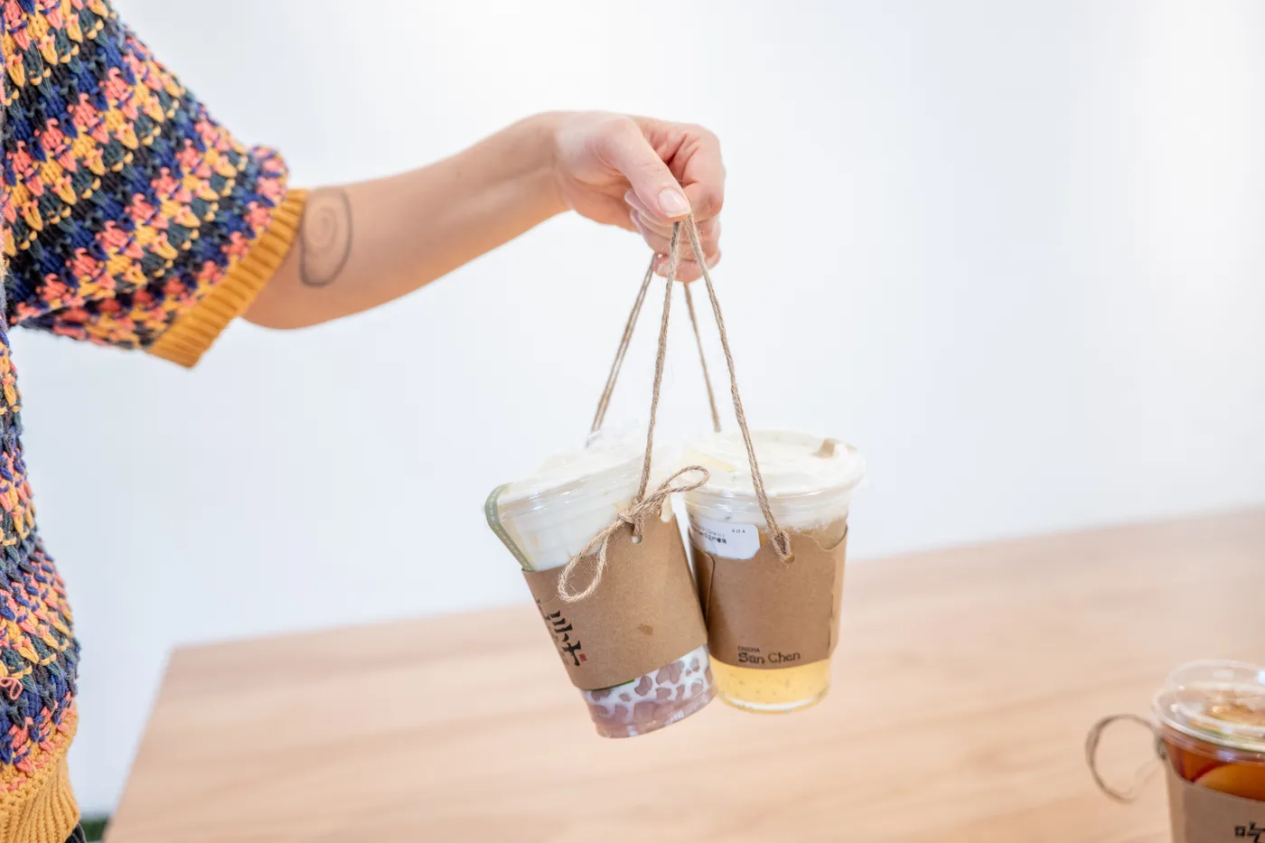 Two people enjoying bubble tea