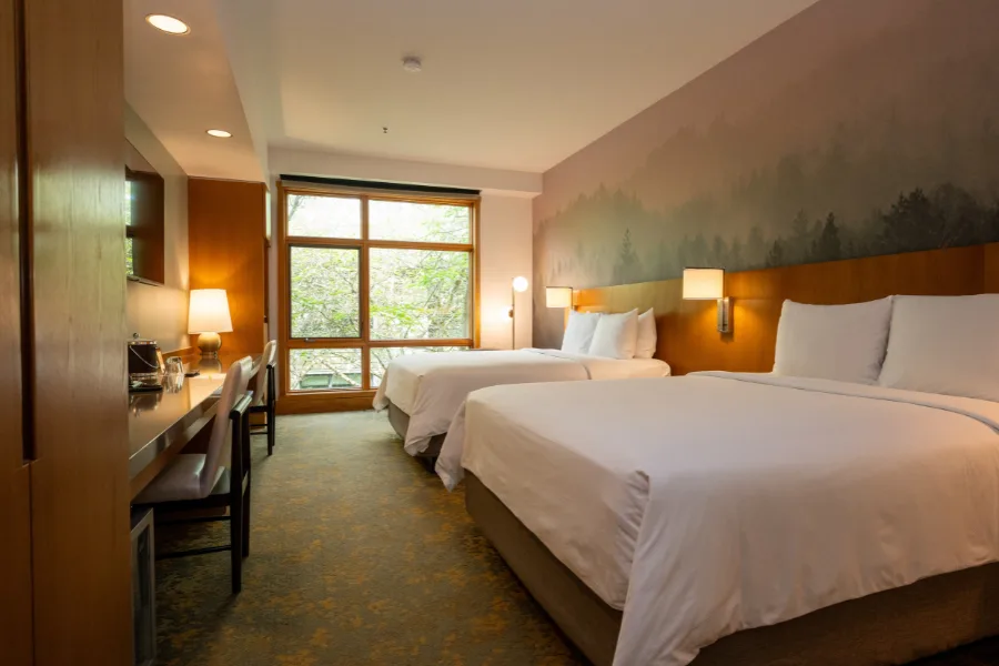 Guest room at Cedarbrook Lodge